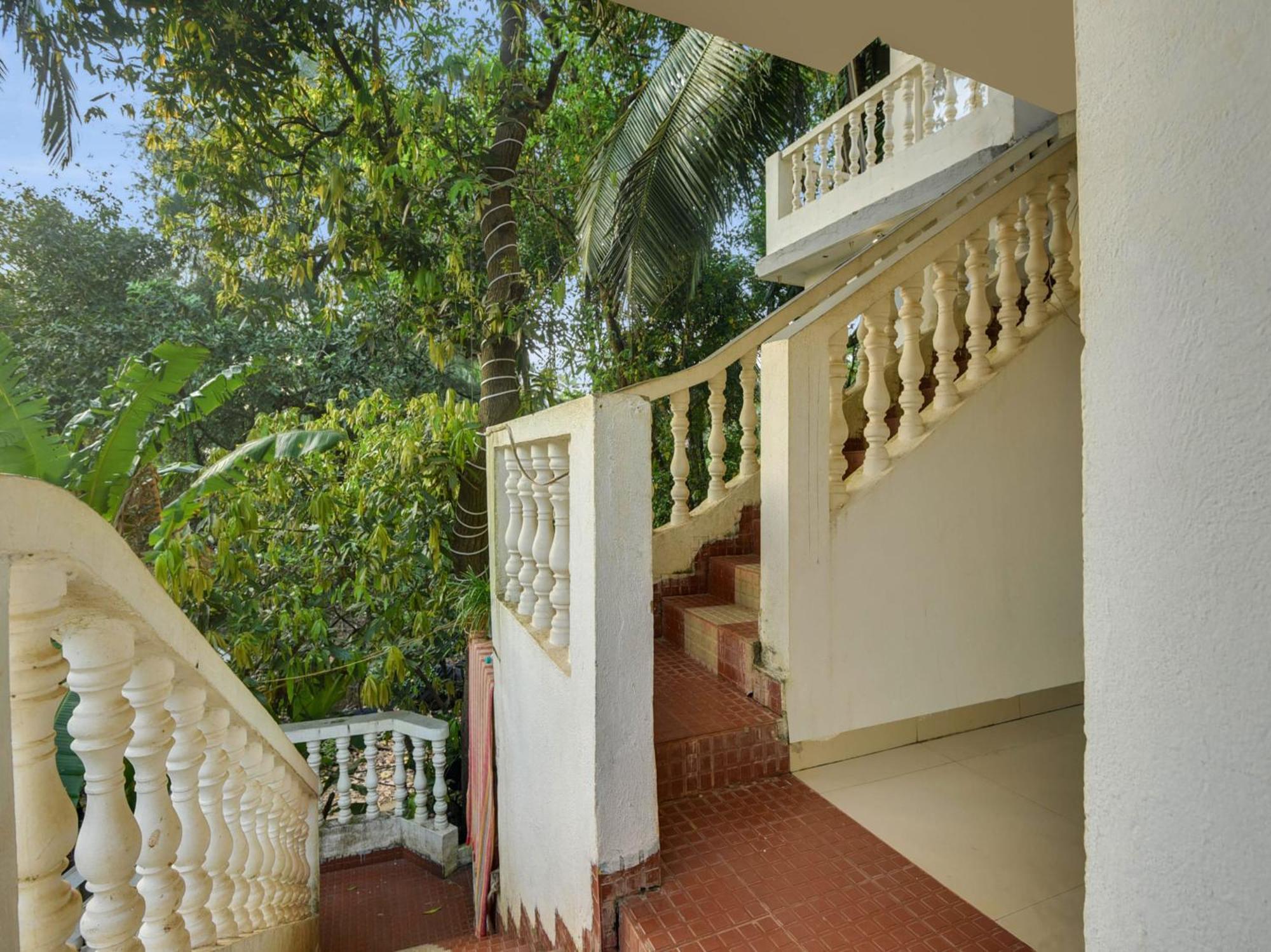 Collection O Morjim Sea Wave Hotel Bagian luar foto