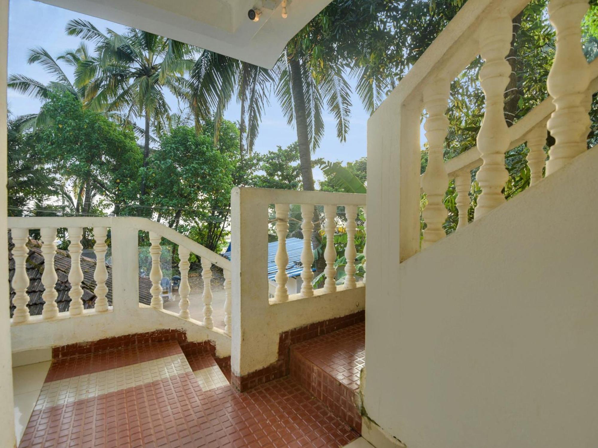 Collection O Morjim Sea Wave Hotel Bagian luar foto
