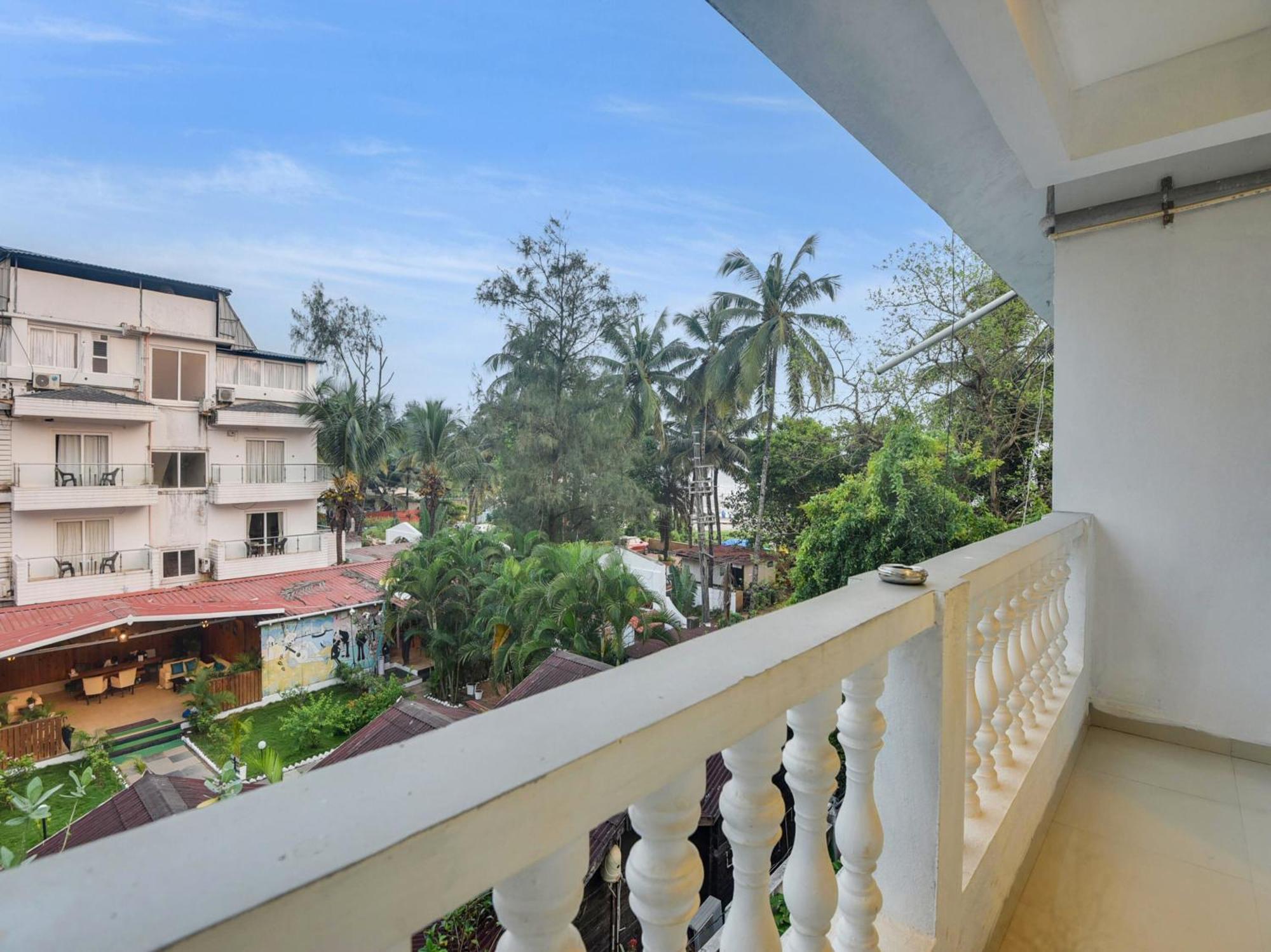 Collection O Morjim Sea Wave Hotel Bagian luar foto